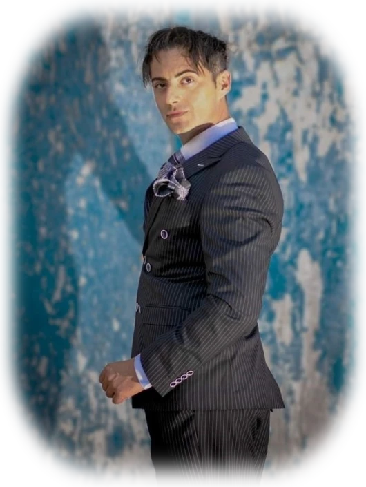 gigolo per cene Andrea, gigolò di classe pronto a rendere le tue serate indimenticabili
